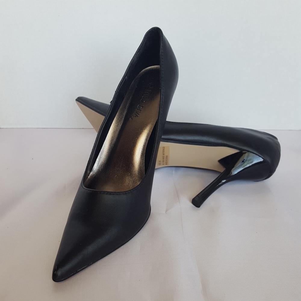 Black Pumps
